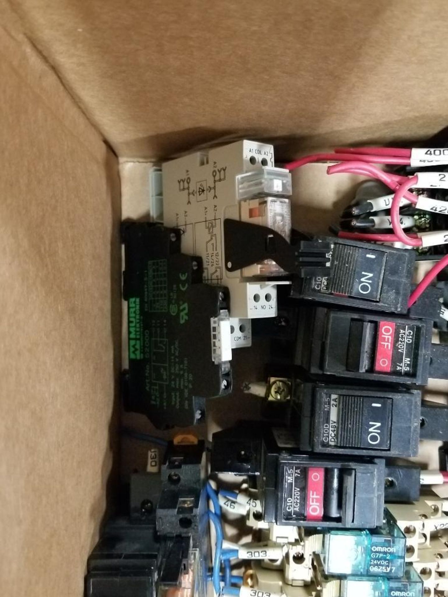 Assorted electrical relays, contactors, switches. Murr, Omron, Fuji. - Image 3 of 9