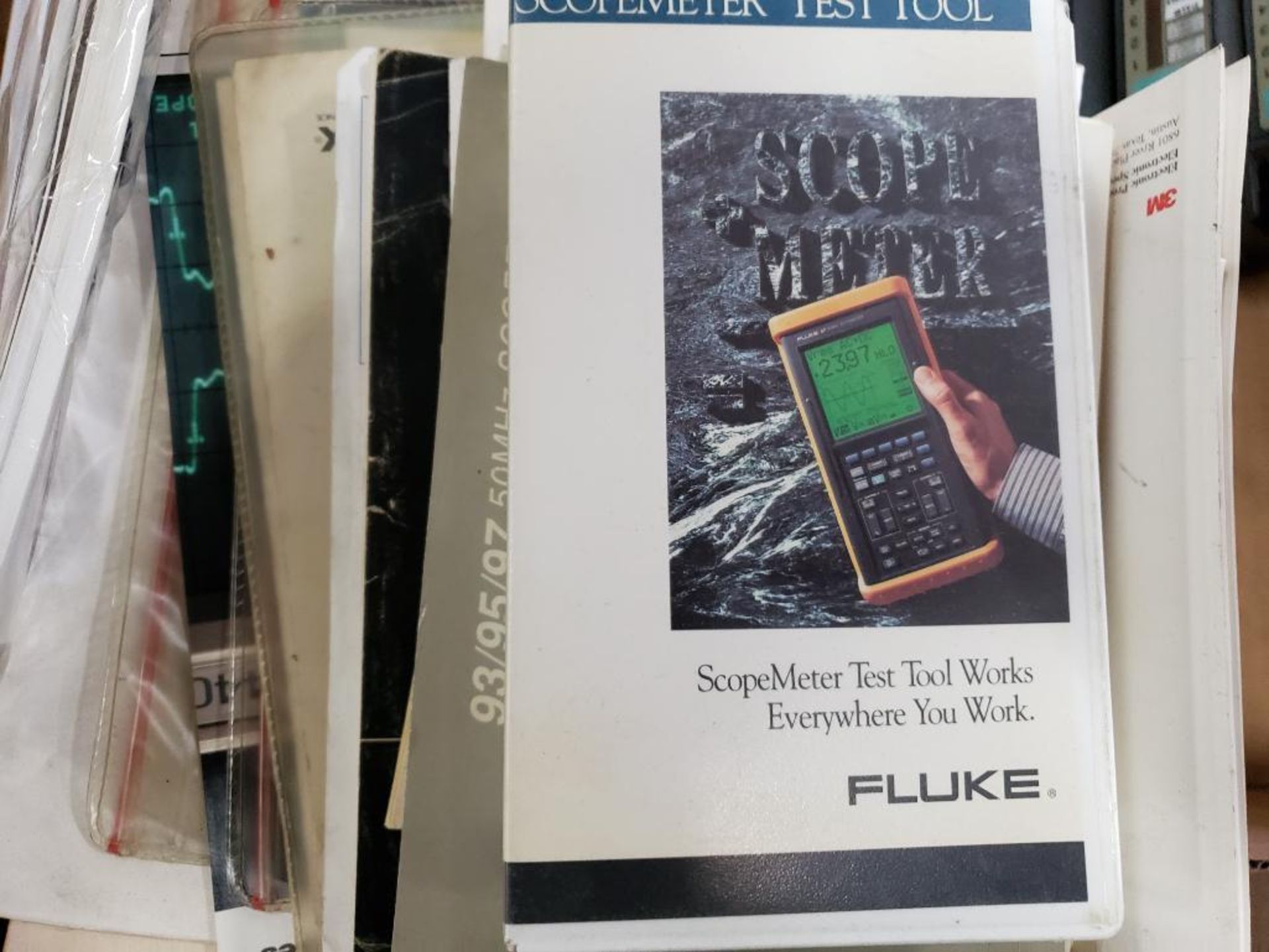 Large assortment of user manuals. Fluke, Cincinnati Milacron. - Image 2 of 4