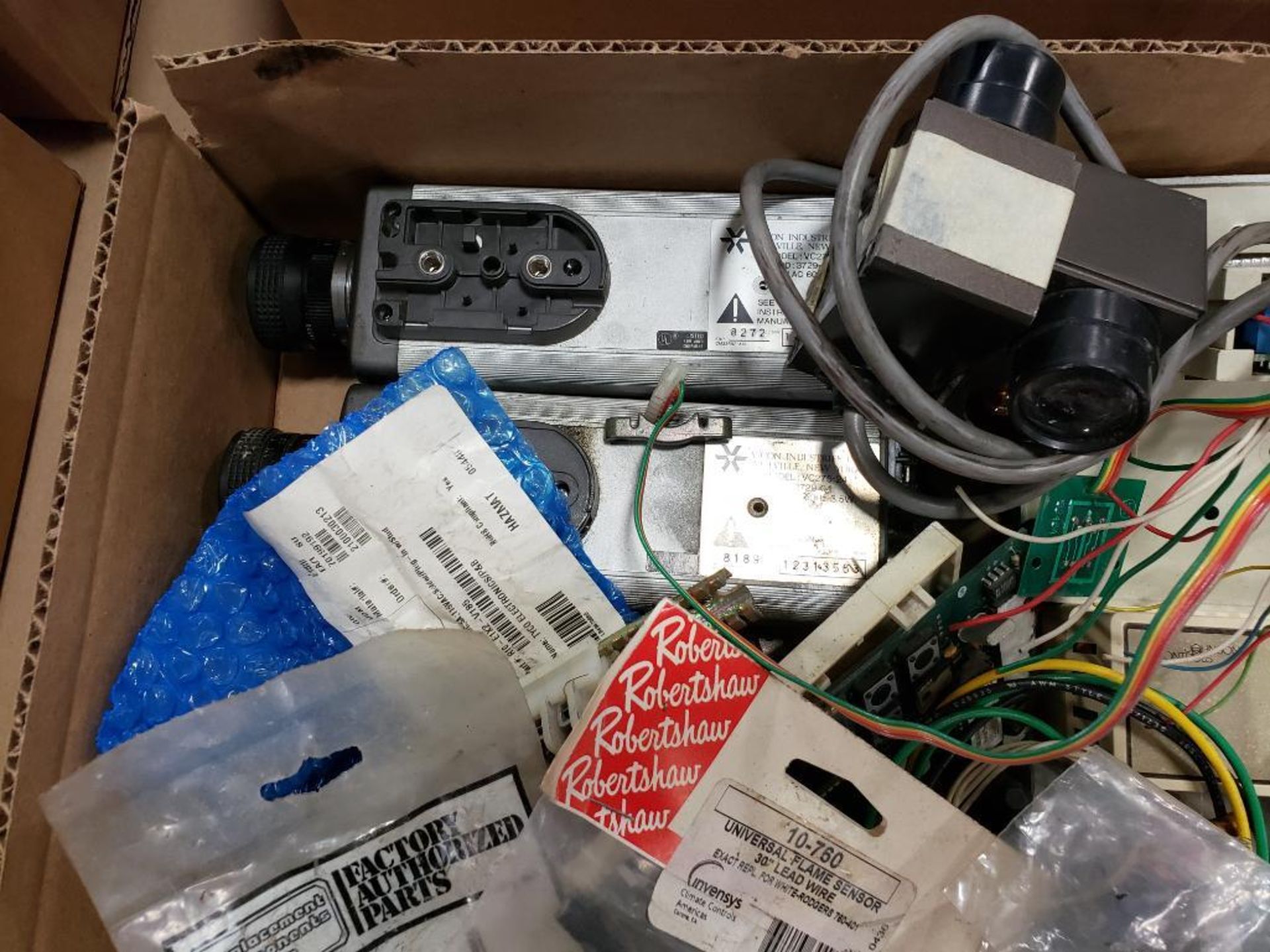 Assorted electrical, replacement parts. Capacitors, sensor, switches. Robert Shaw, Vicon. - Image 2 of 7