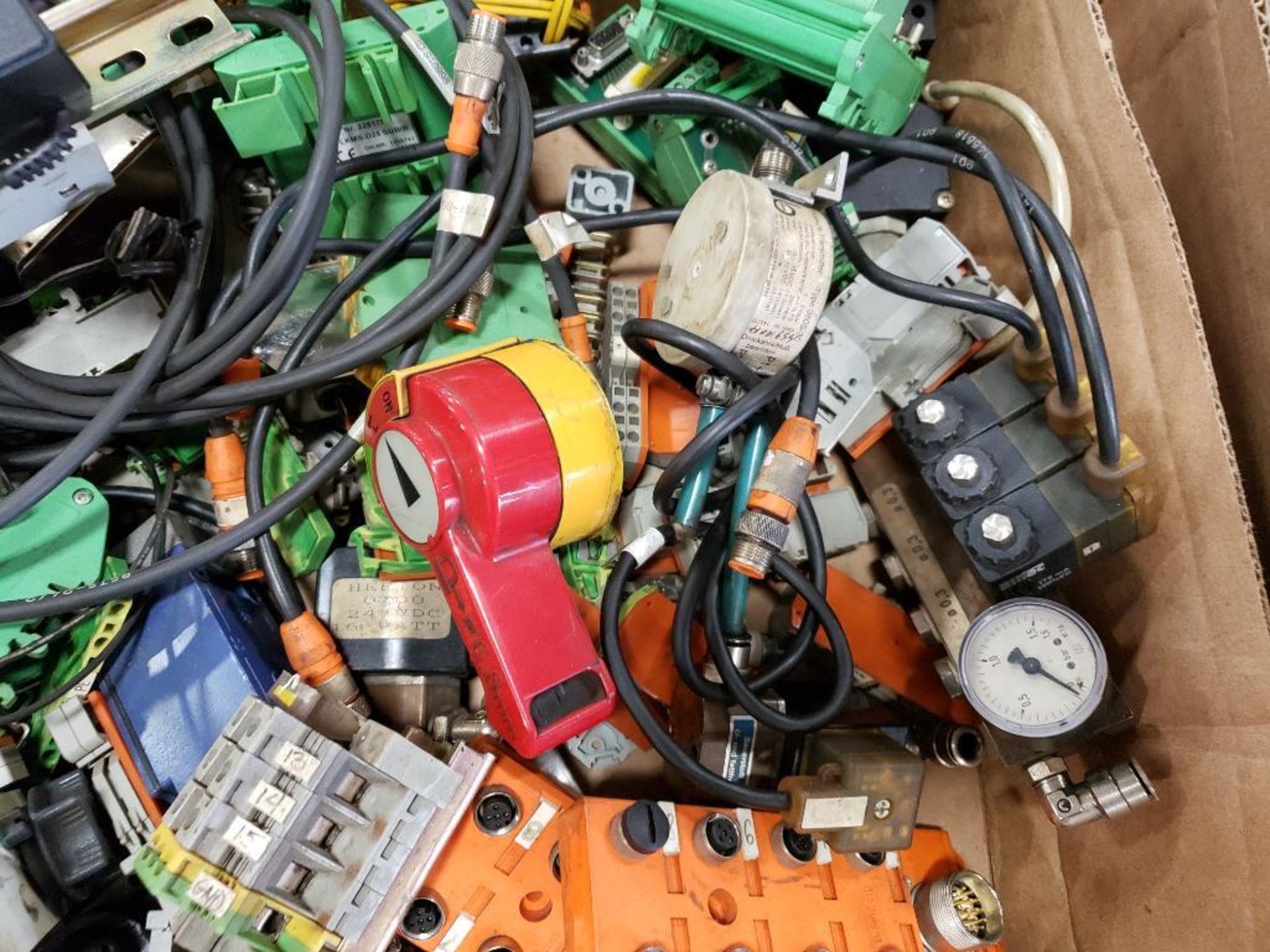 Assorted electrical connectors, plugs. - Image 3 of 8