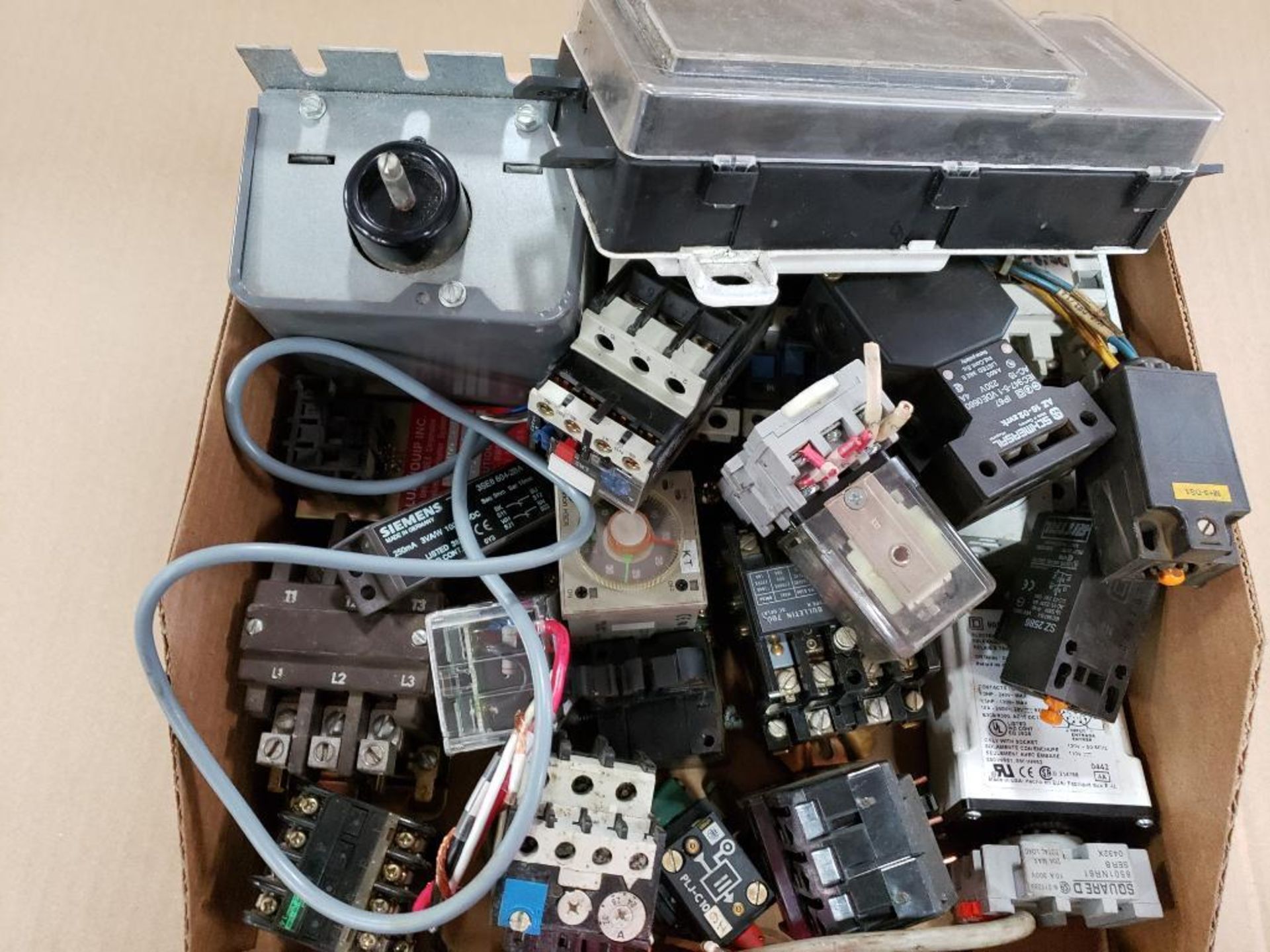 Assorted electrical. Relays, contactor, meter. ABB, Siemens, Square-D, Schmersal. - Image 6 of 6