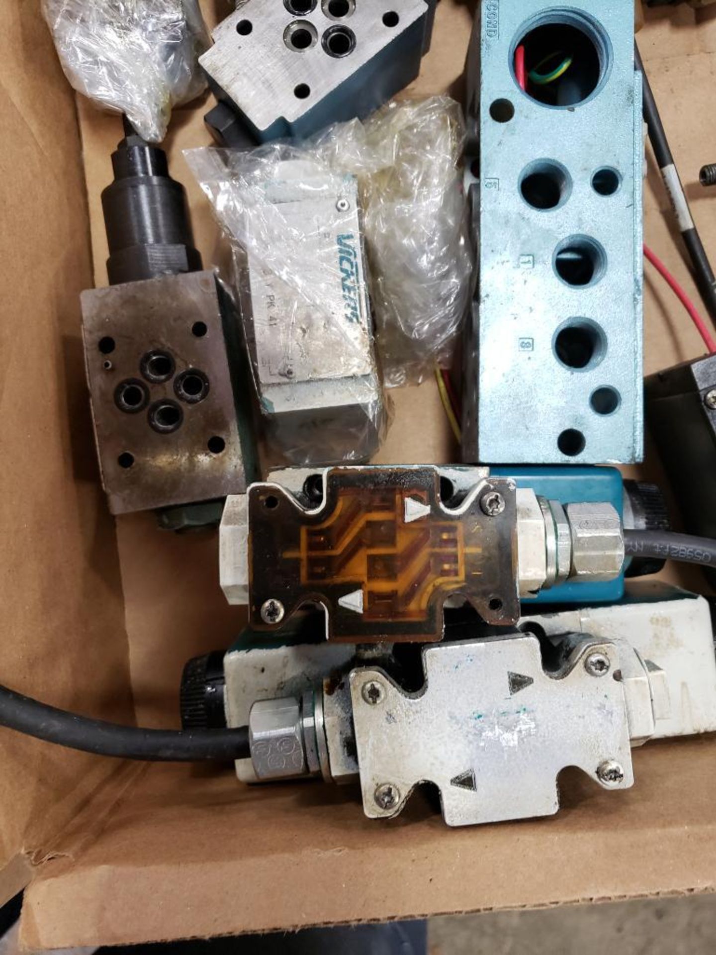 Assorted flow control. Valves, regulator, solenoids. Vickers, Numatics, SMC. - Image 2 of 8