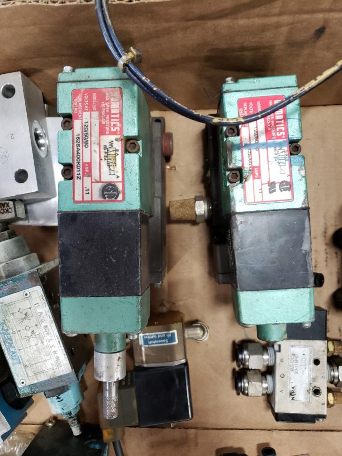 Assorted flow control. Valves, regulator, solenoids. Vickers, Numatics, SMC. - Image 6 of 8