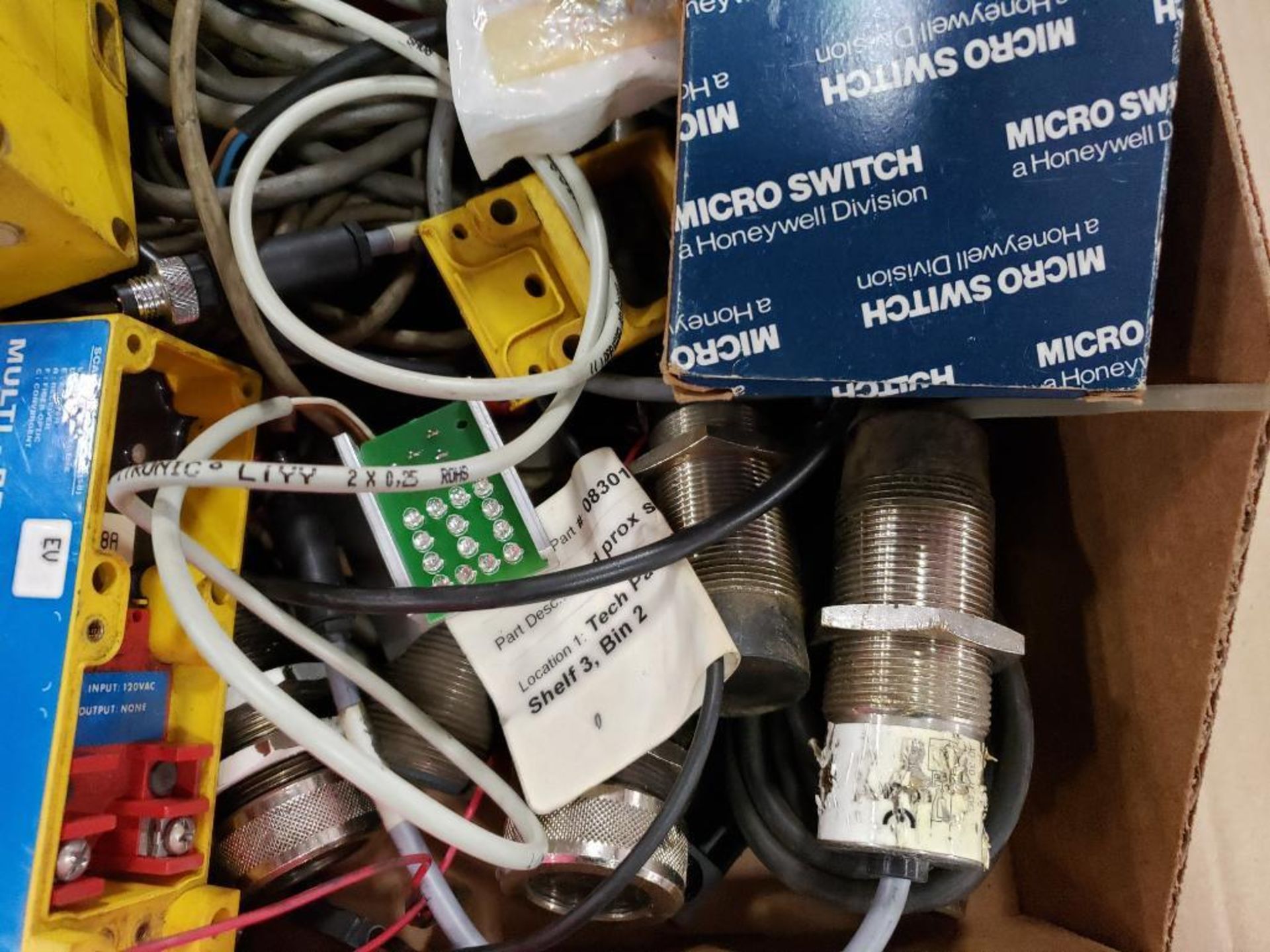 Assorted electrical sensor, switch. Microswitch, Banner. - Image 4 of 8