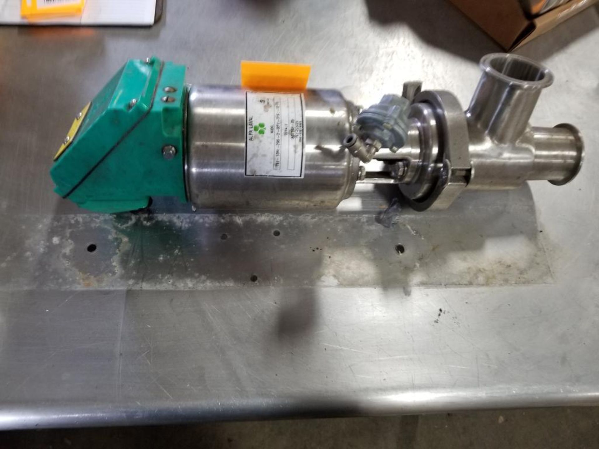 Tri-Clover food grade pneumatic valve. Model 761-10M-29S-2-SFY-316L-12-1.