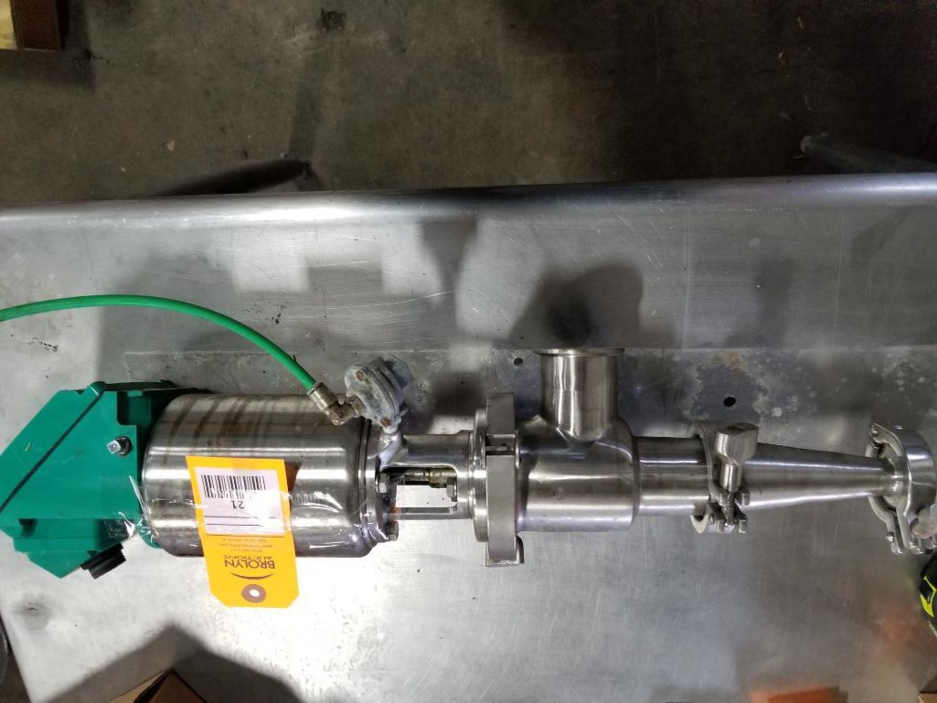 Tri-Clover food grade pneumatic valve. Model 761-10M-29S-2-SFY-316L-12-1.