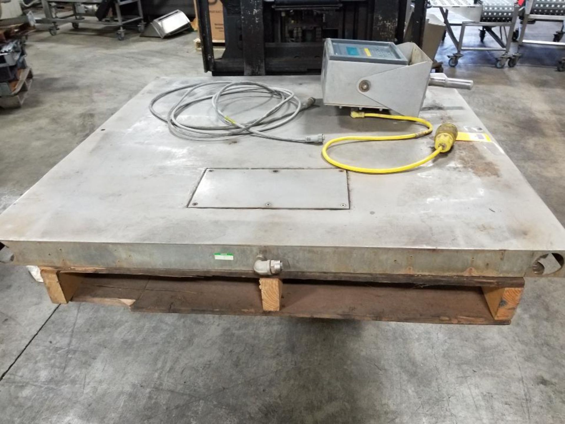 5000lb Weightronix platform scale. 48" x 48". 115v single phase. Tested and functional as pictured. - Image 8 of 13