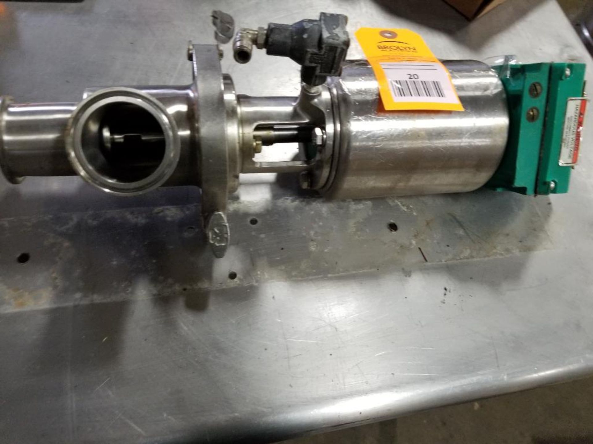Tri-Clover food grade pneumatic valve. Model 761-10M-29S-2-SFY-316L-12-1. - Image 2 of 5