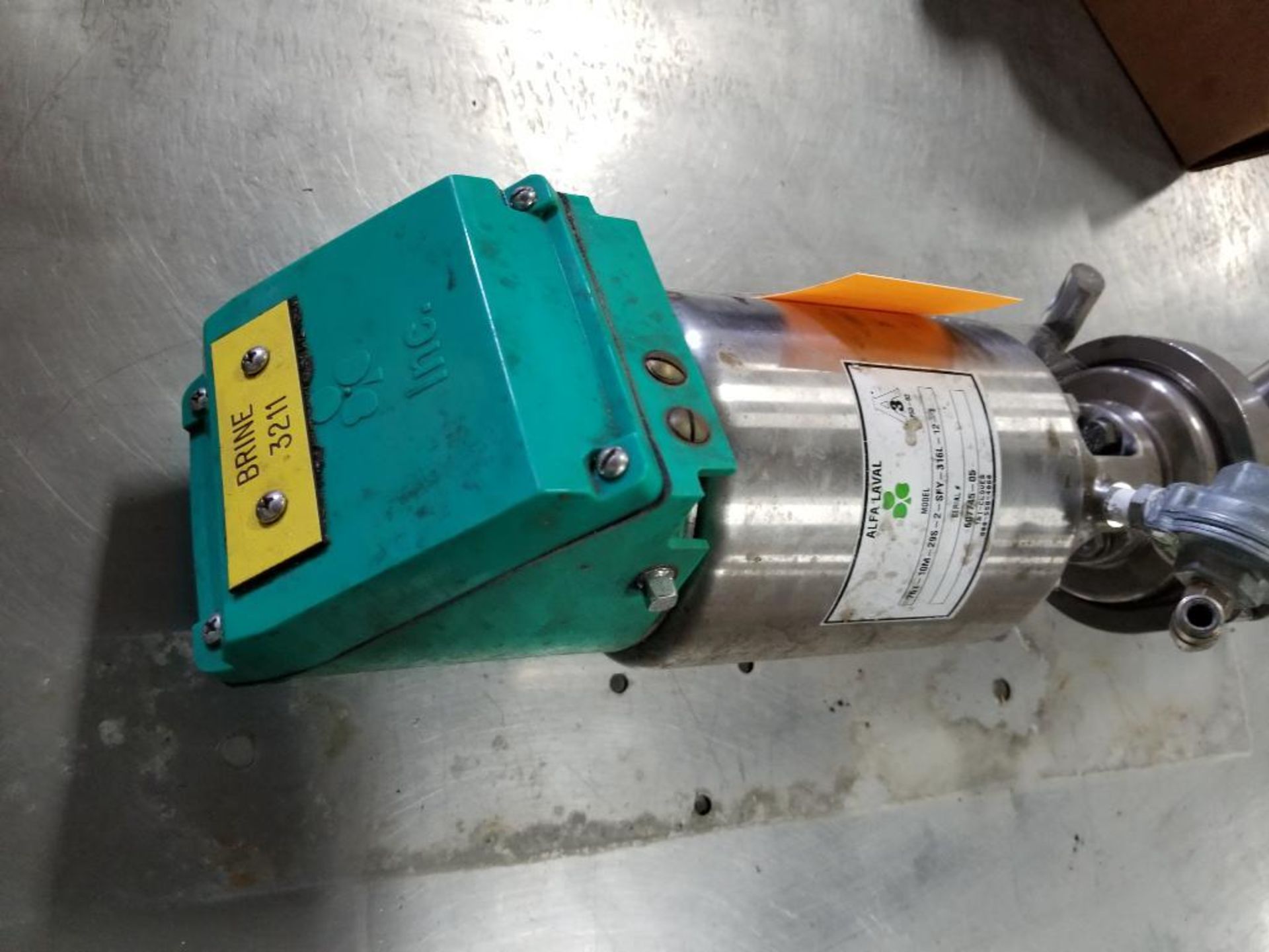 Tri-Clover food grade pneumatic valve. Model 761-10M-29S-2-SFY-316L-12-1. - Image 3 of 4