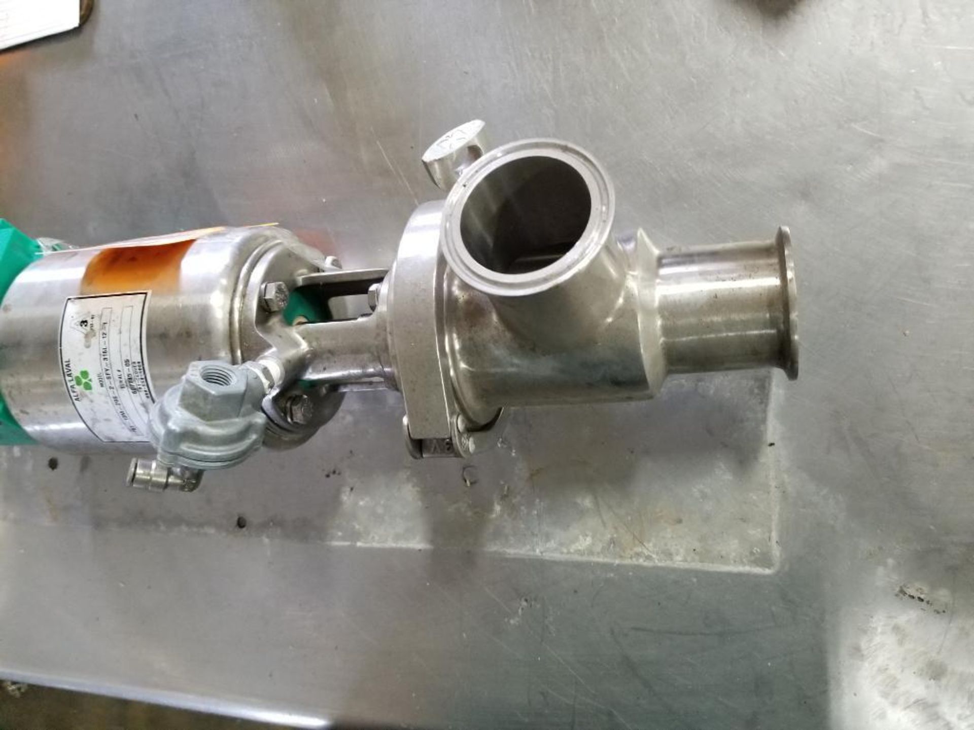 Tri-Clover food grade pneumatic valve. Model 761-10M-29S-2-SFY-316L-12-1. - Image 4 of 4