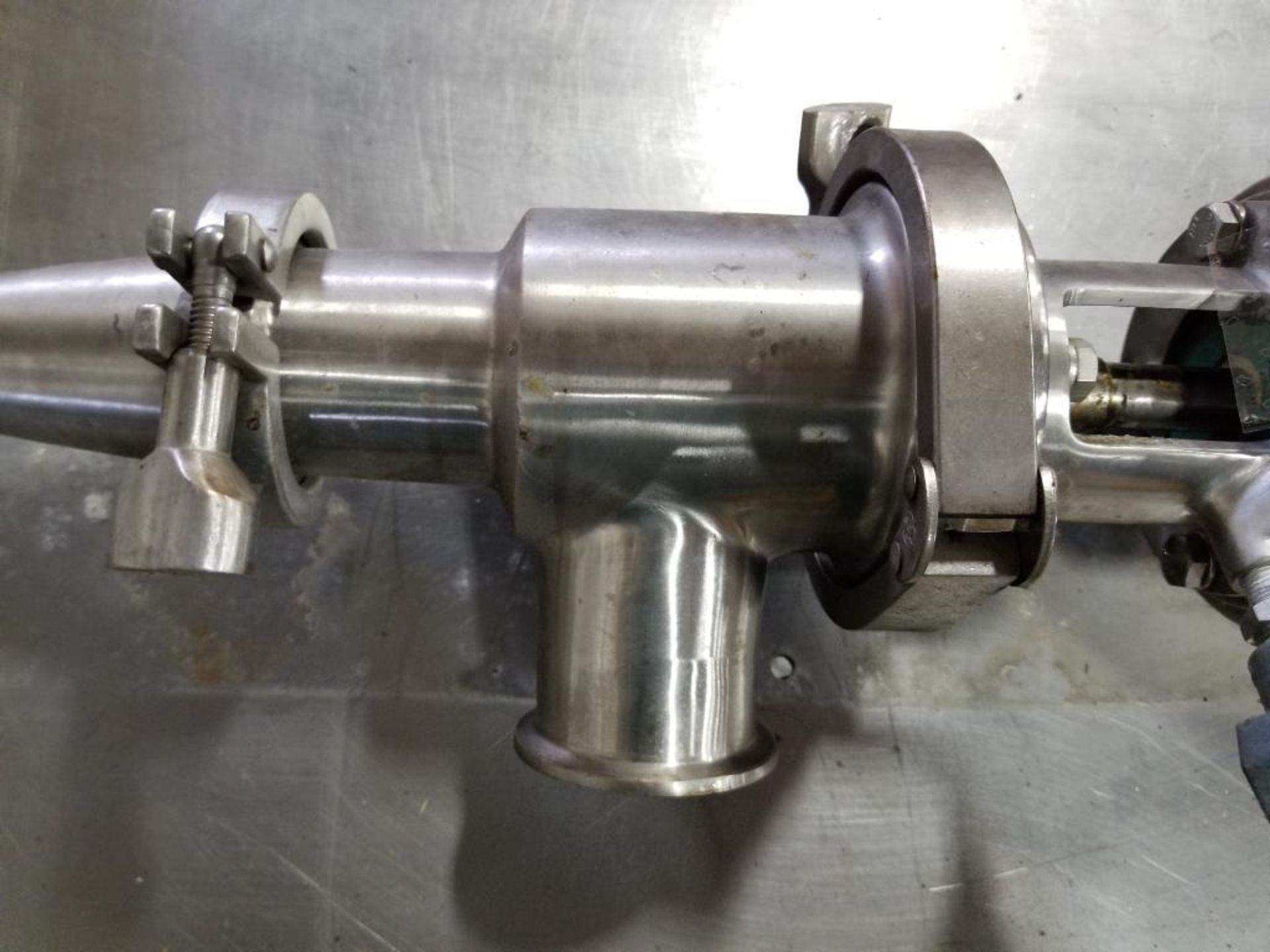 Tri-Clover food grade pneumatic valve. Model 761-10M-29S-2-SFY-316L-12-1. - Image 3 of 5