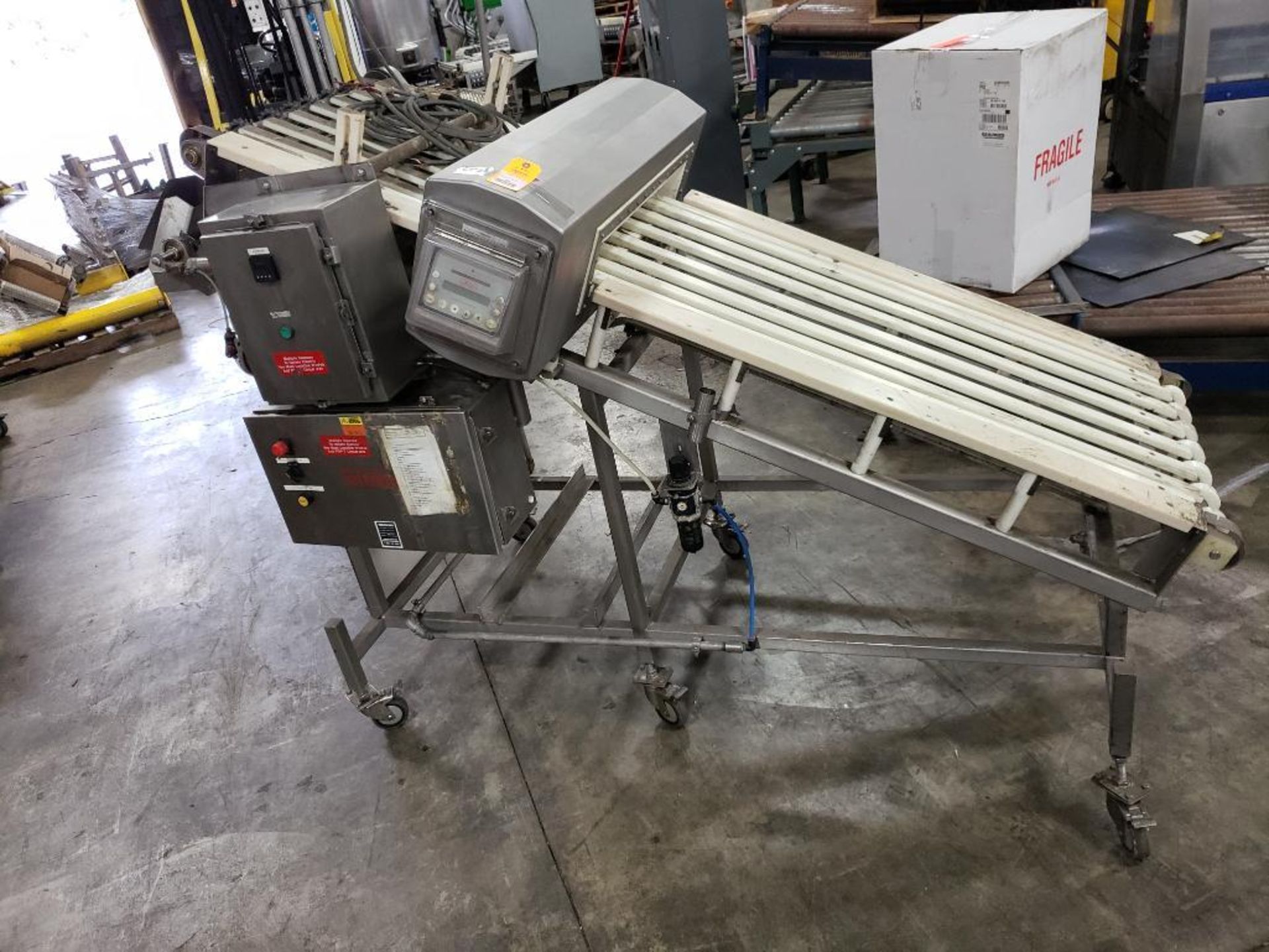 Safeline pass through metal detector with incline power conveyor. - Image 19 of 19