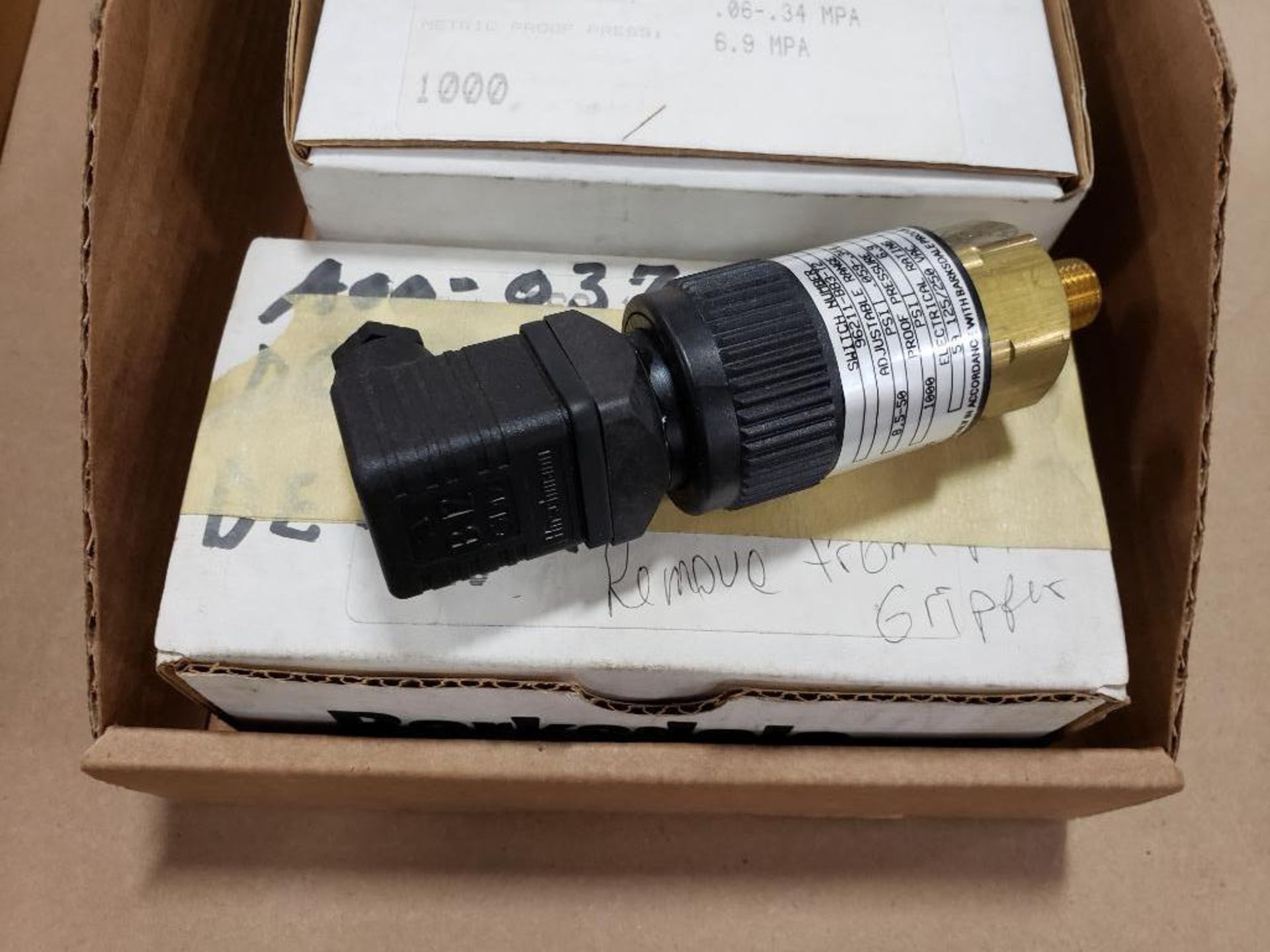 Qty 3 - Barksdale pressure switch. Model 96211-BB3-T2. New in boxes. - Image 3 of 3