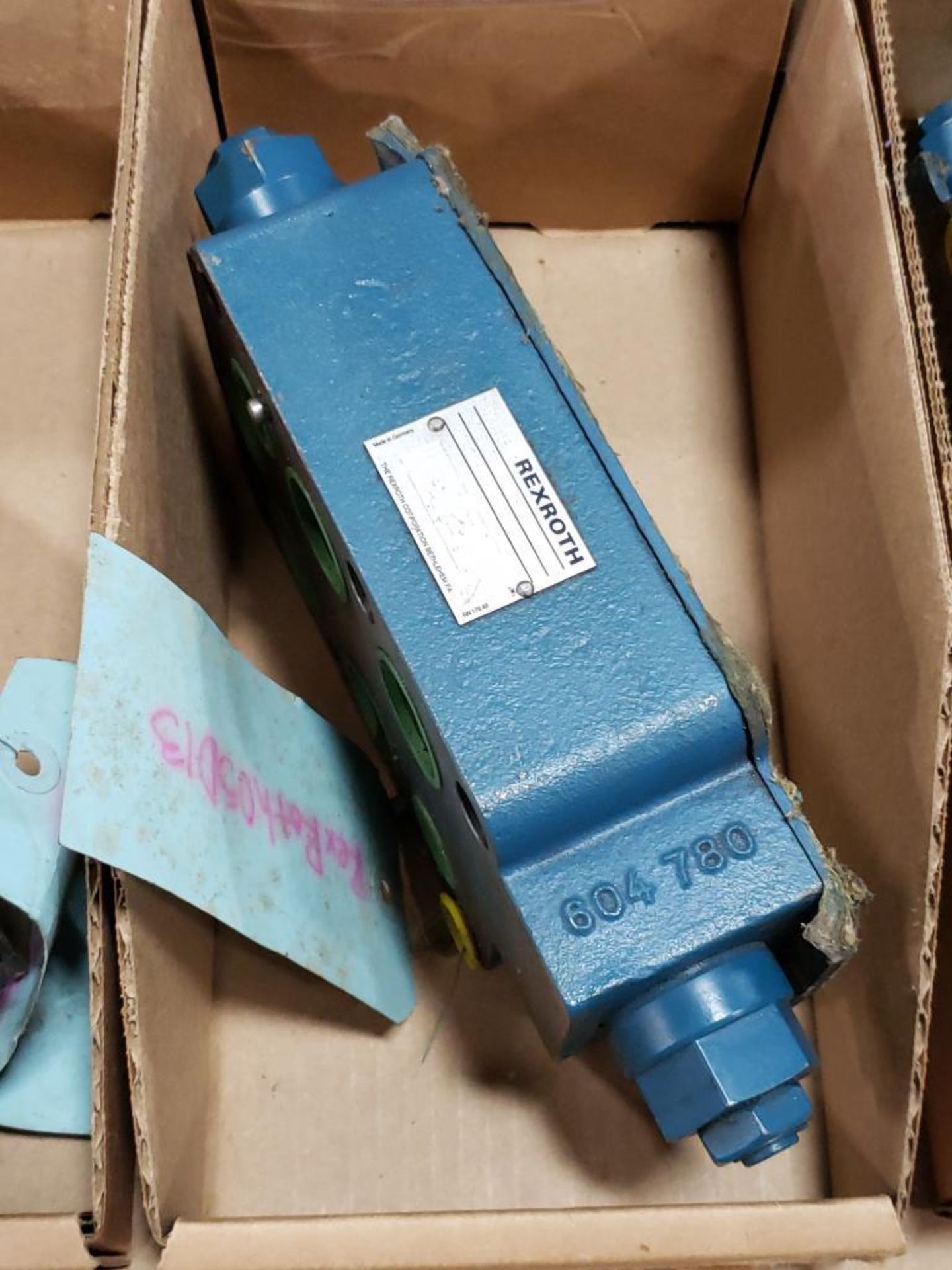 Rexroth hydraulic valve body. Part number Z2FS22-31/S/V. Appears to be new old stock.