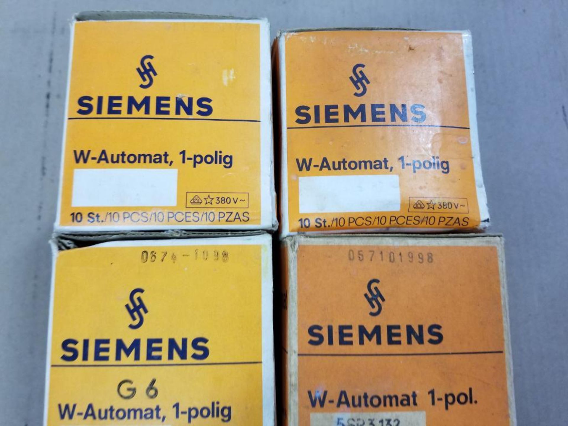 Qty 60 - Siemens 5SP3-132 single pole breaker. 10 PC boxes. New in box. - Image 2 of 5