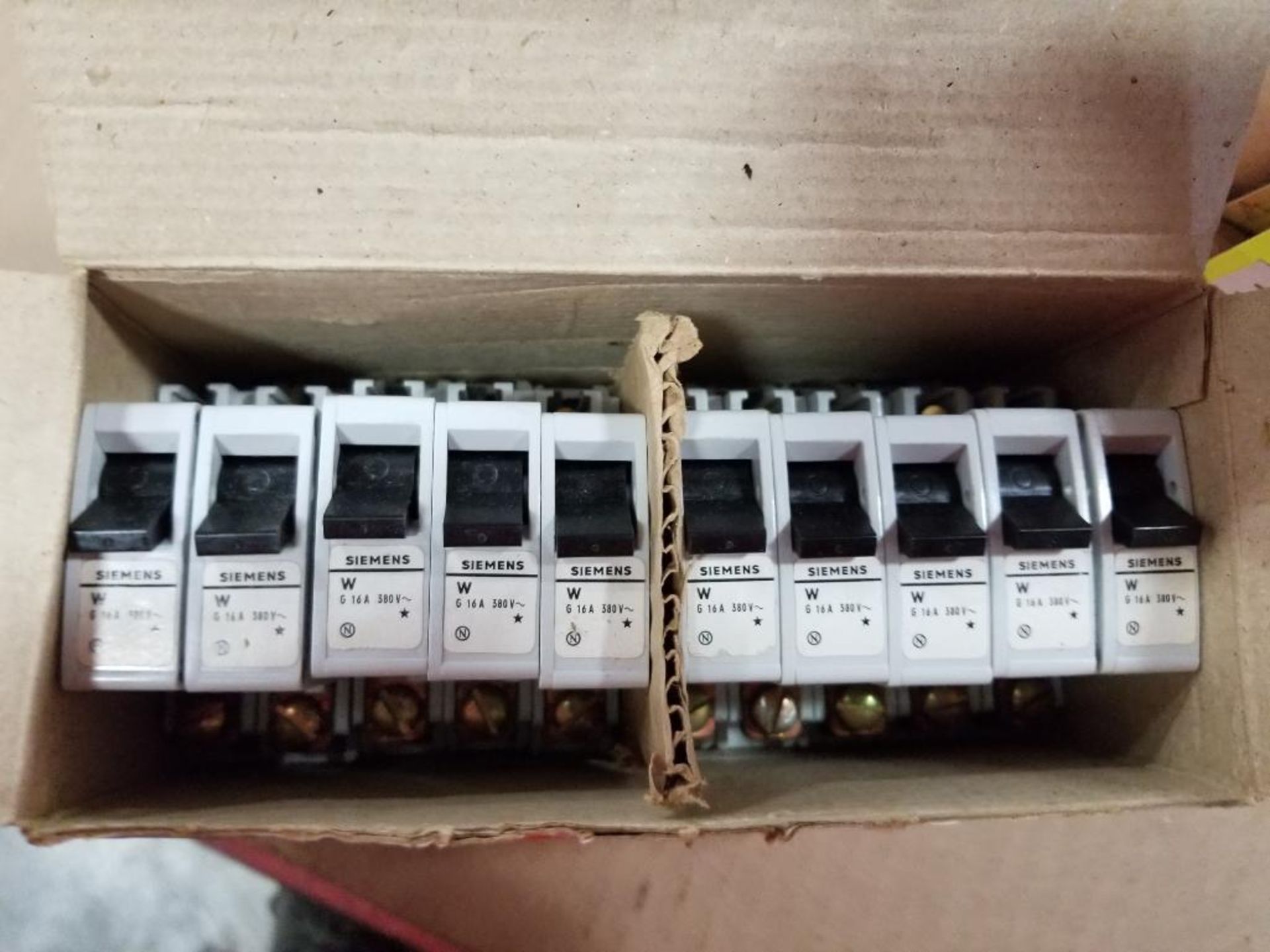 Qty 60 - Siemens 5SP3-132 single pole breaker. 10 PC boxes. New in box. - Image 4 of 5