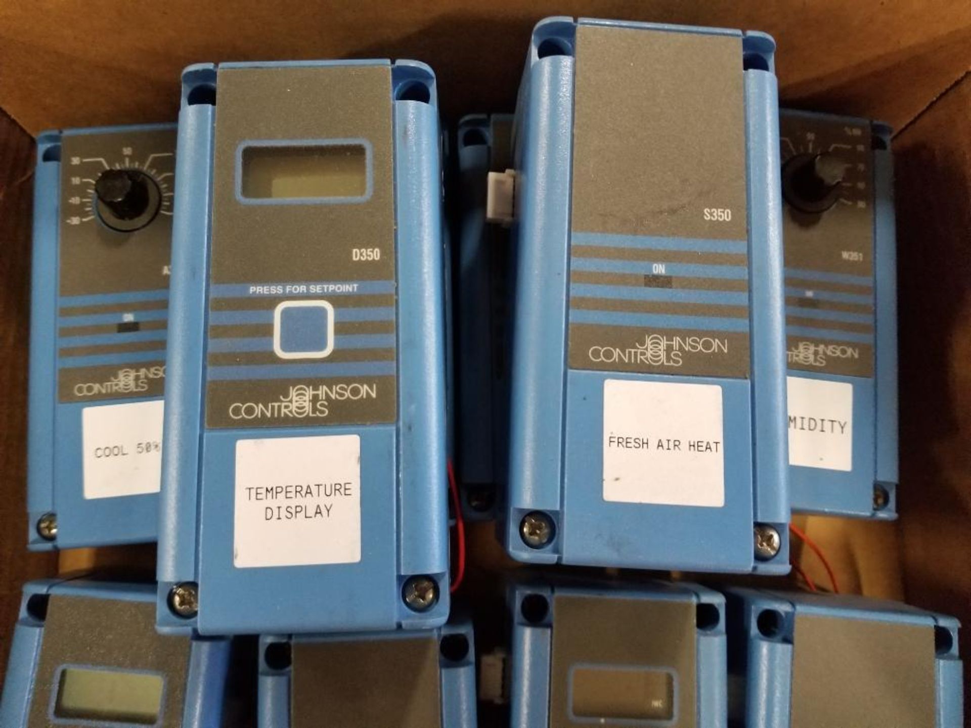 Qty 10 - Assorted Johnson Controls temperature controls, and display. - Image 2 of 7