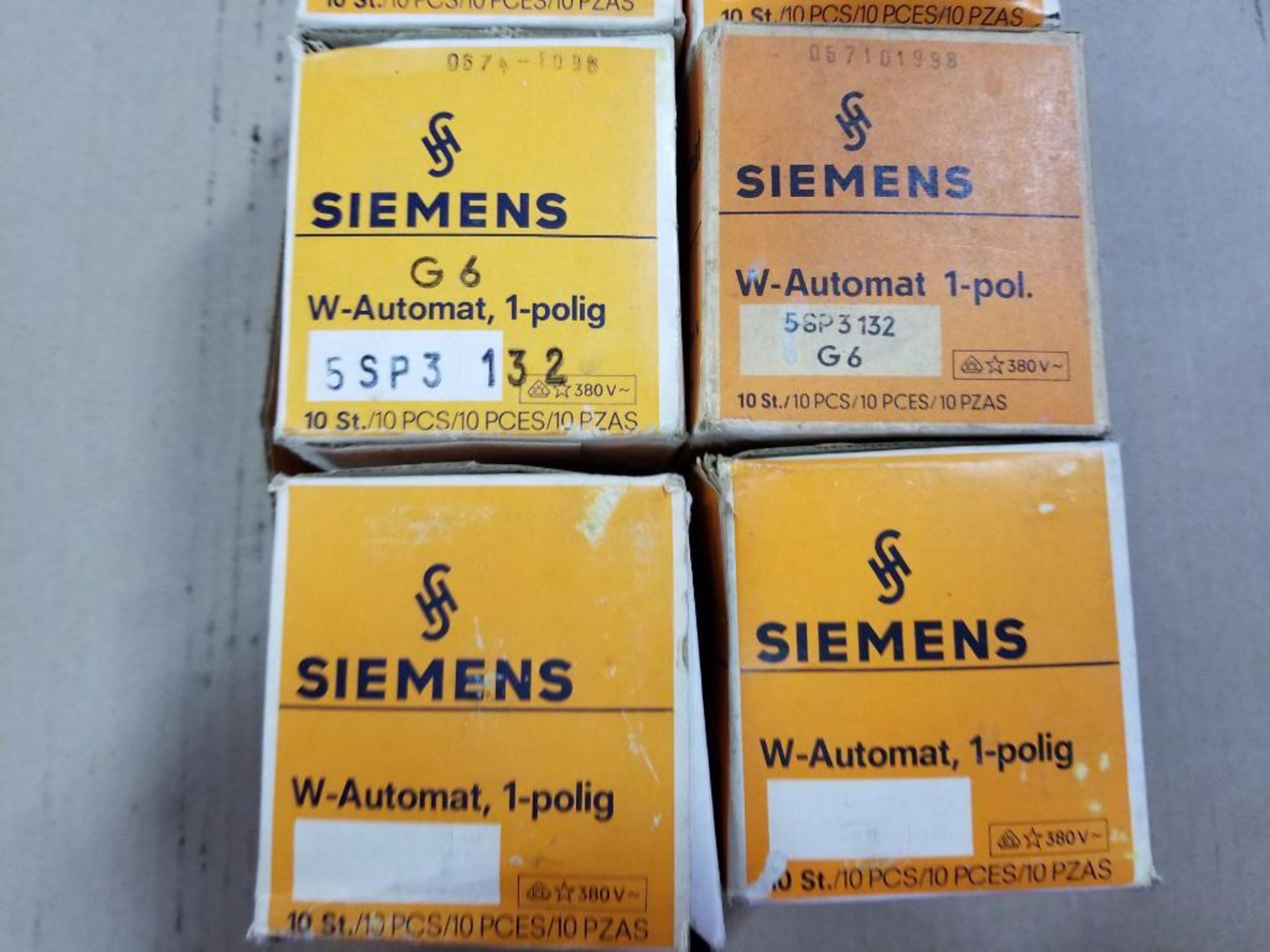 Qty 60 - Siemens 5SP3-132 single pole breaker. 10 PC boxes. New in box. - Image 3 of 5