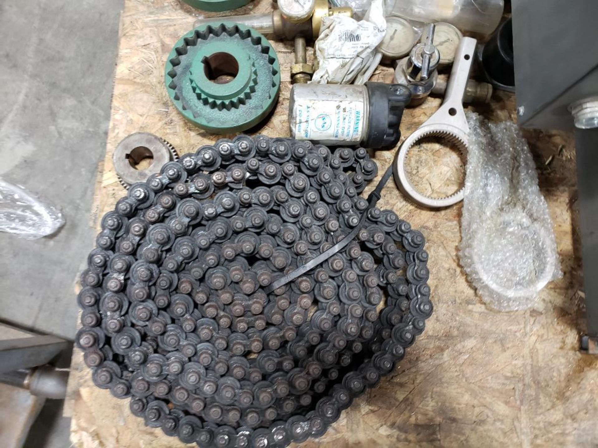 Pallet of assorted parts. Chain, gear, disconnect, pipe connections. - Image 5 of 13