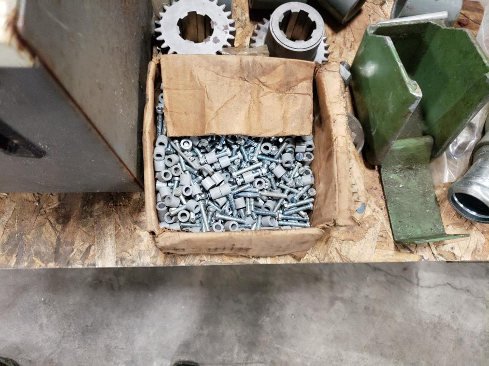 Pallet of assorted parts. Chain, gear, disconnect, pipe connections. - Image 10 of 13