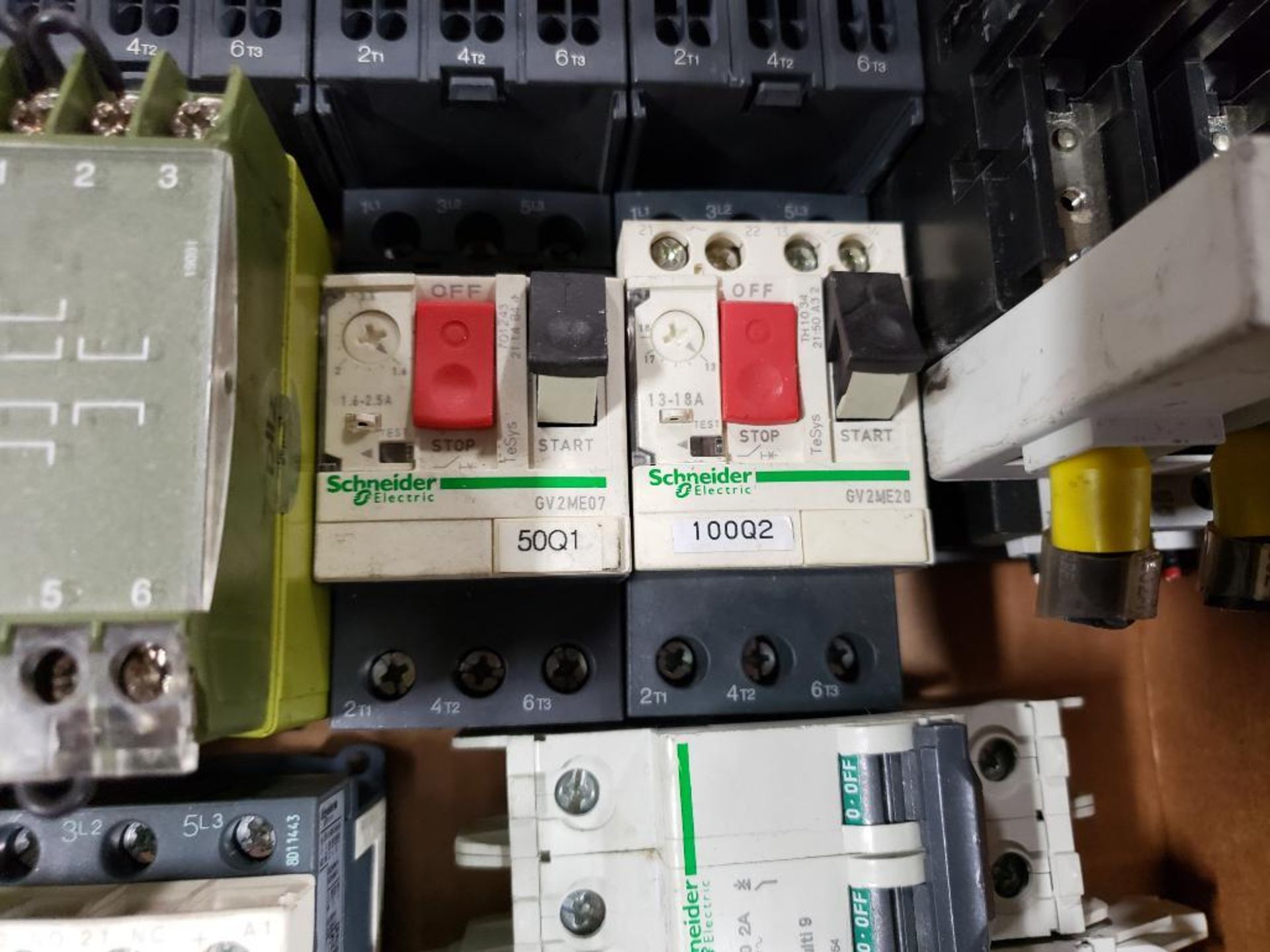 Assorted electrical contactor, relay, breaker. Schneider, Pilz, Telemecanique, Siemens. - Image 7 of 7