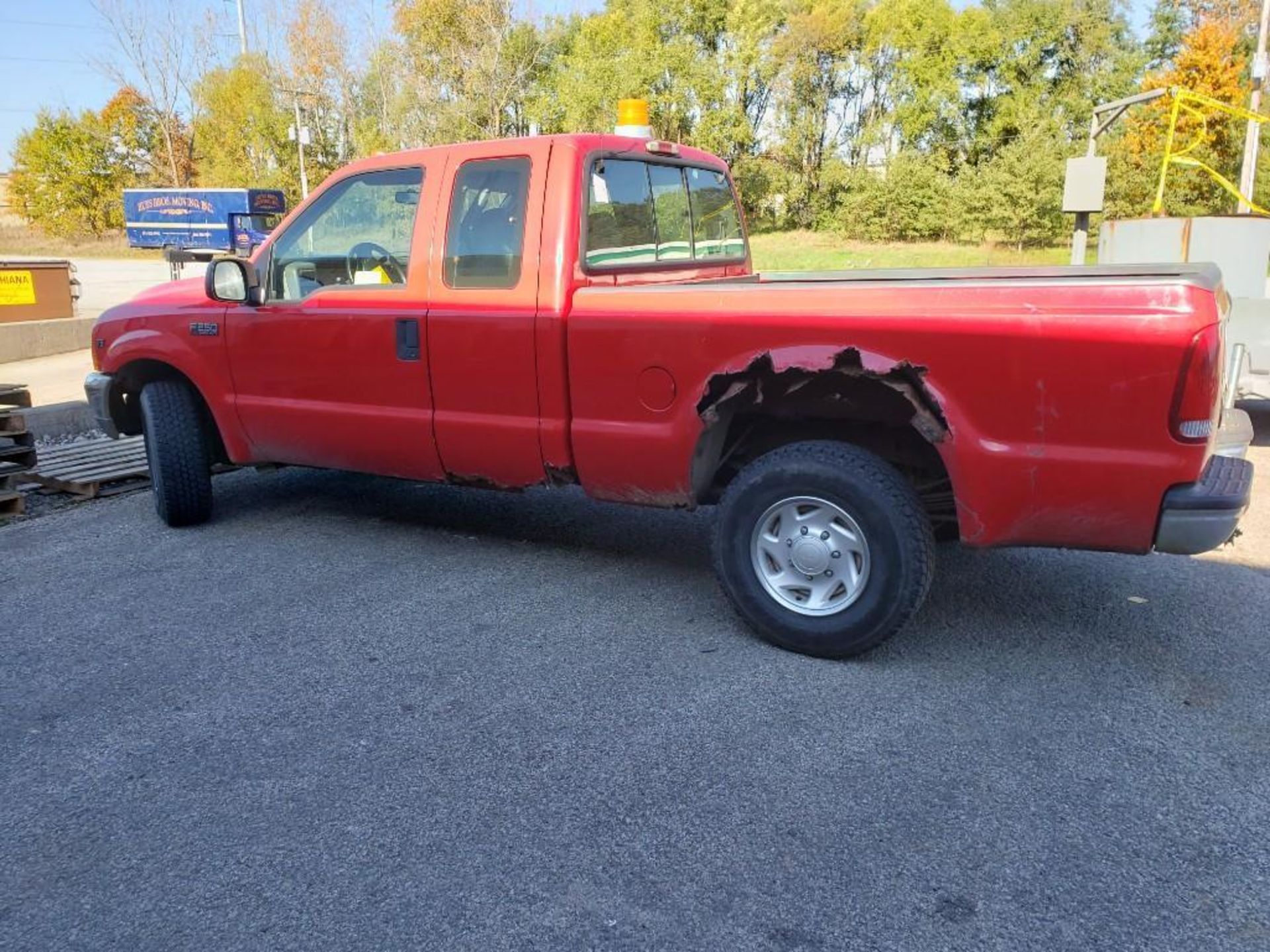 2000 Ford F250. VIN 1FTNX20L9YED73480. 5.4L V8. 2wd. 90,883 miles showing on odometer. - Image 4 of 27