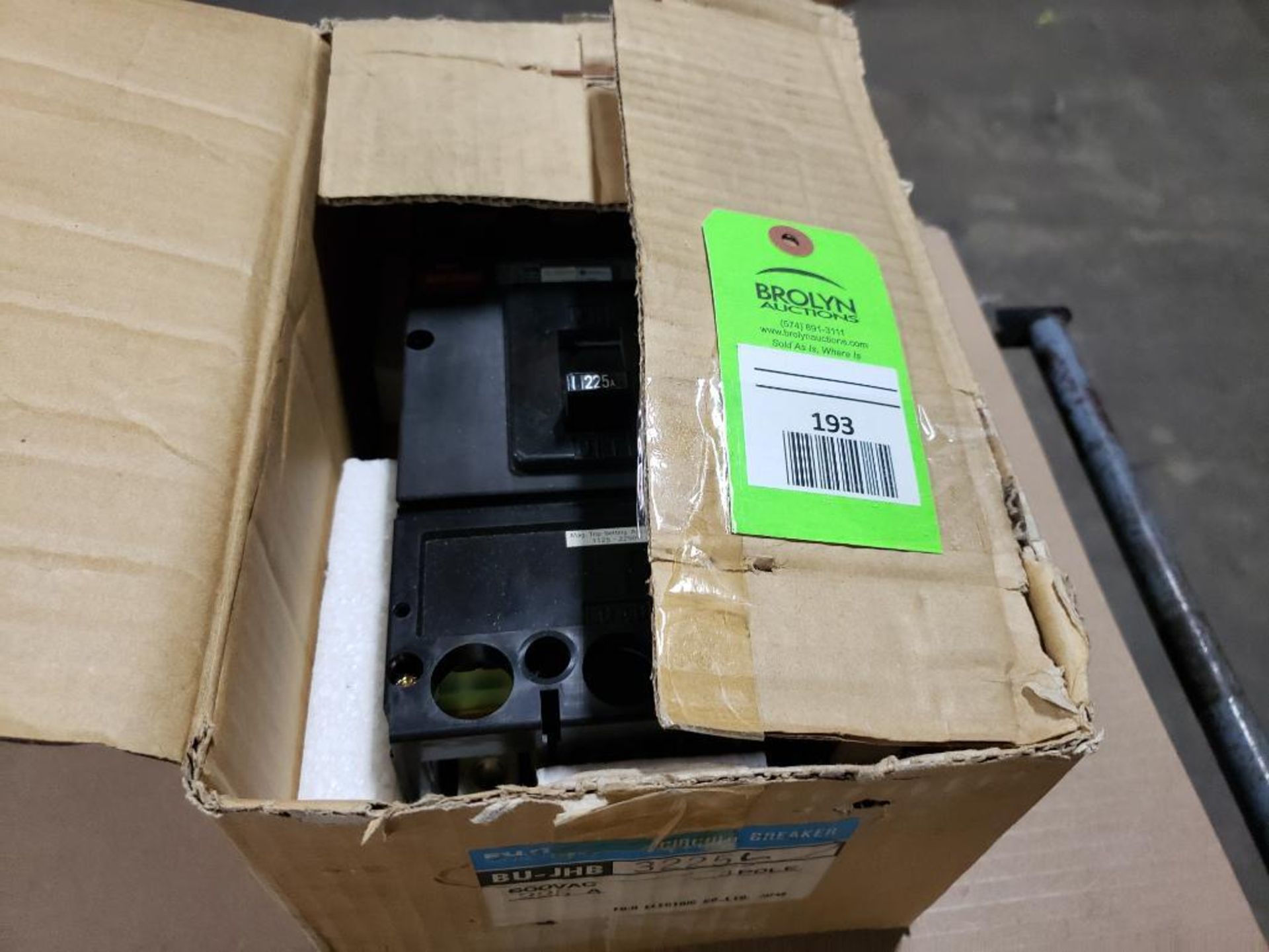 Fuji BU-JHB 3225L circuit breaker. New in box.