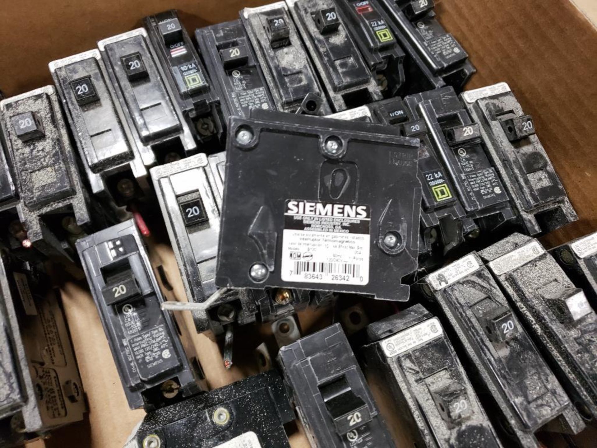 Large Qty of assorted electrical breakers. Square-D, Siemens. - Image 10 of 10