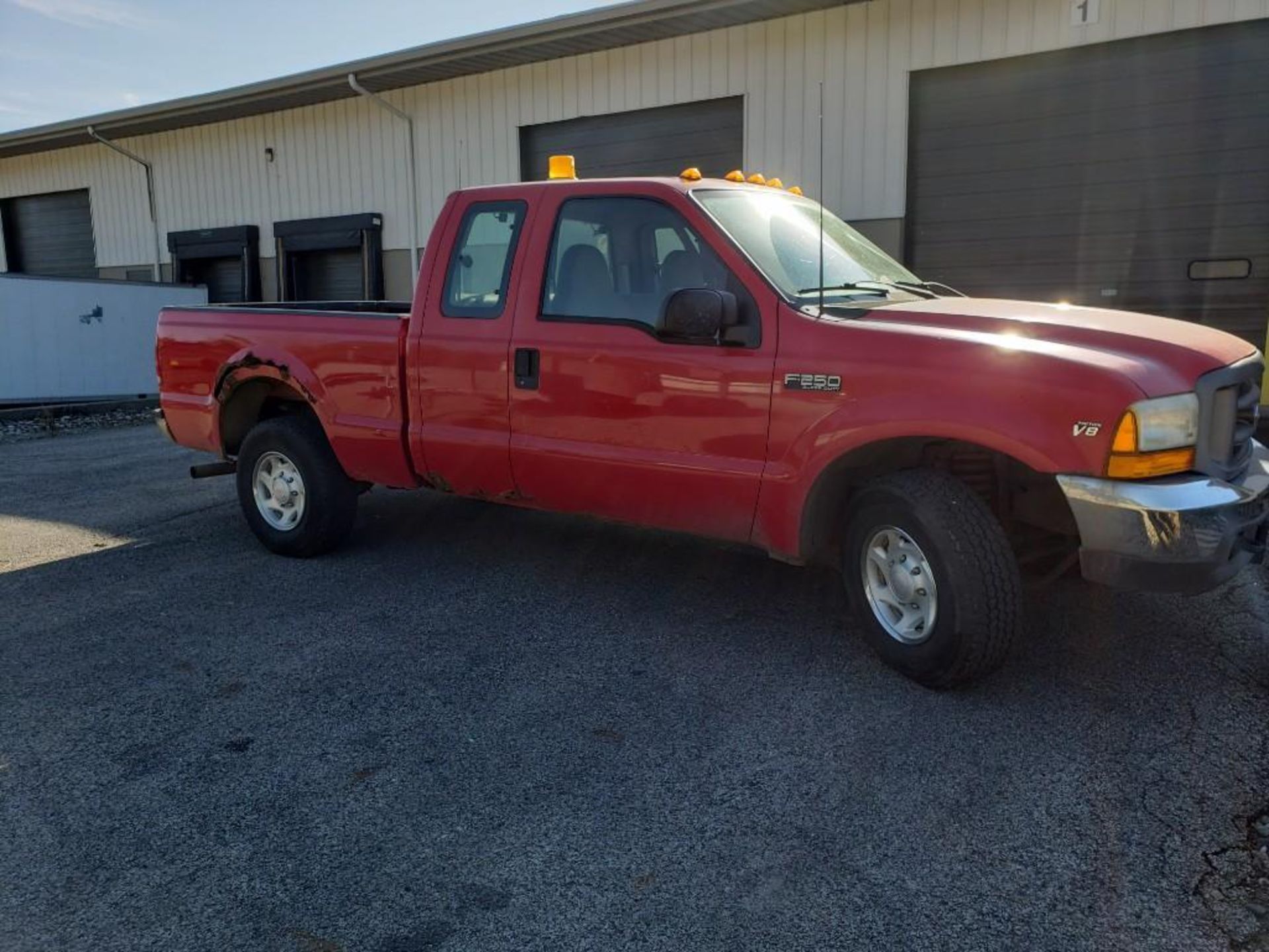 2000 Ford F250. VIN 1FTNX20L9YED73480. 5.4L V8. 2wd. 90,883 miles showing on odometer. - Image 10 of 27