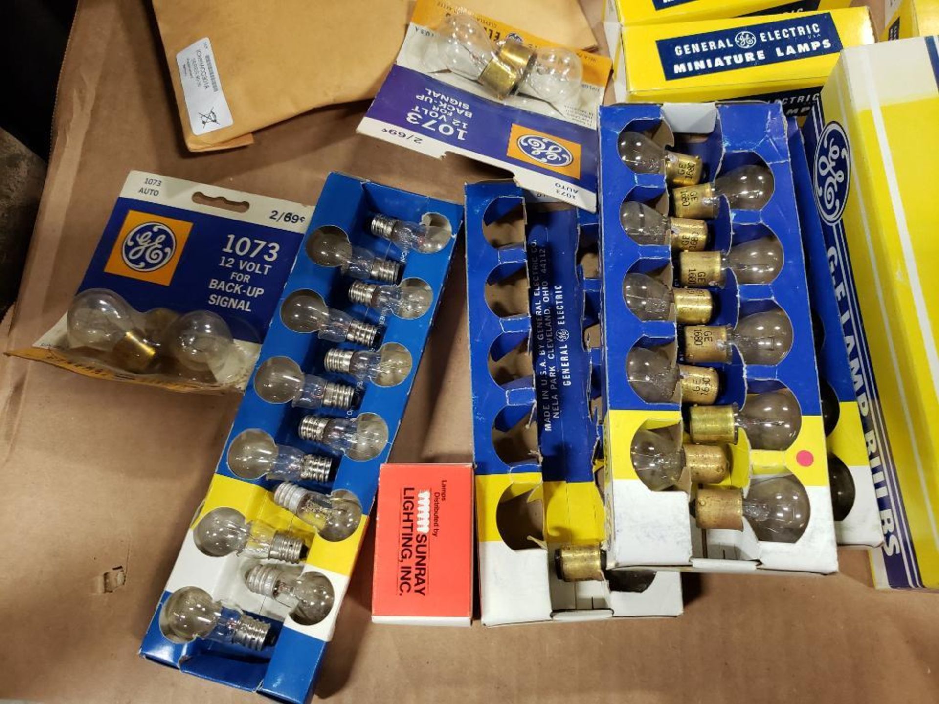 Pallet of assorted bulbs, electrical, and other parts. - Image 9 of 13