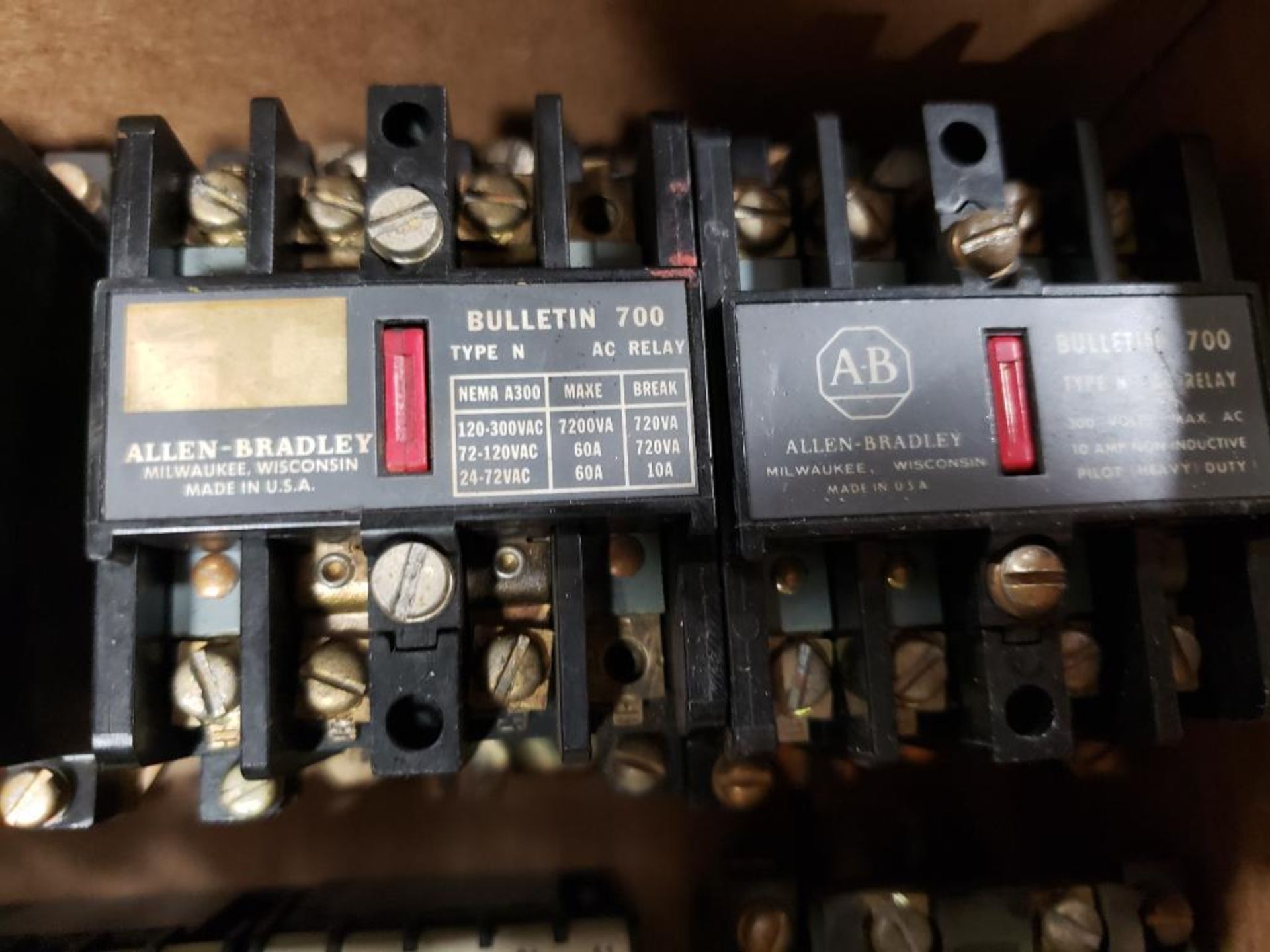 Assorted electrical contactor, motor protector, relay. Siemens, Telemecanique, Allen Bradley. - Image 4 of 9