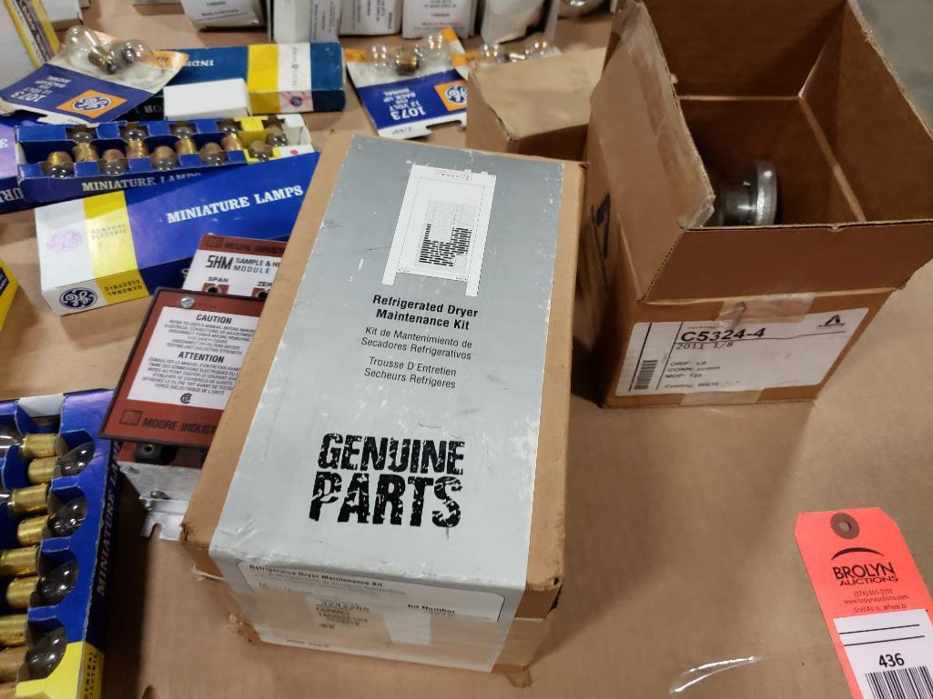 Pallet of assorted bulbs, electrical, and other parts. - Image 11 of 13