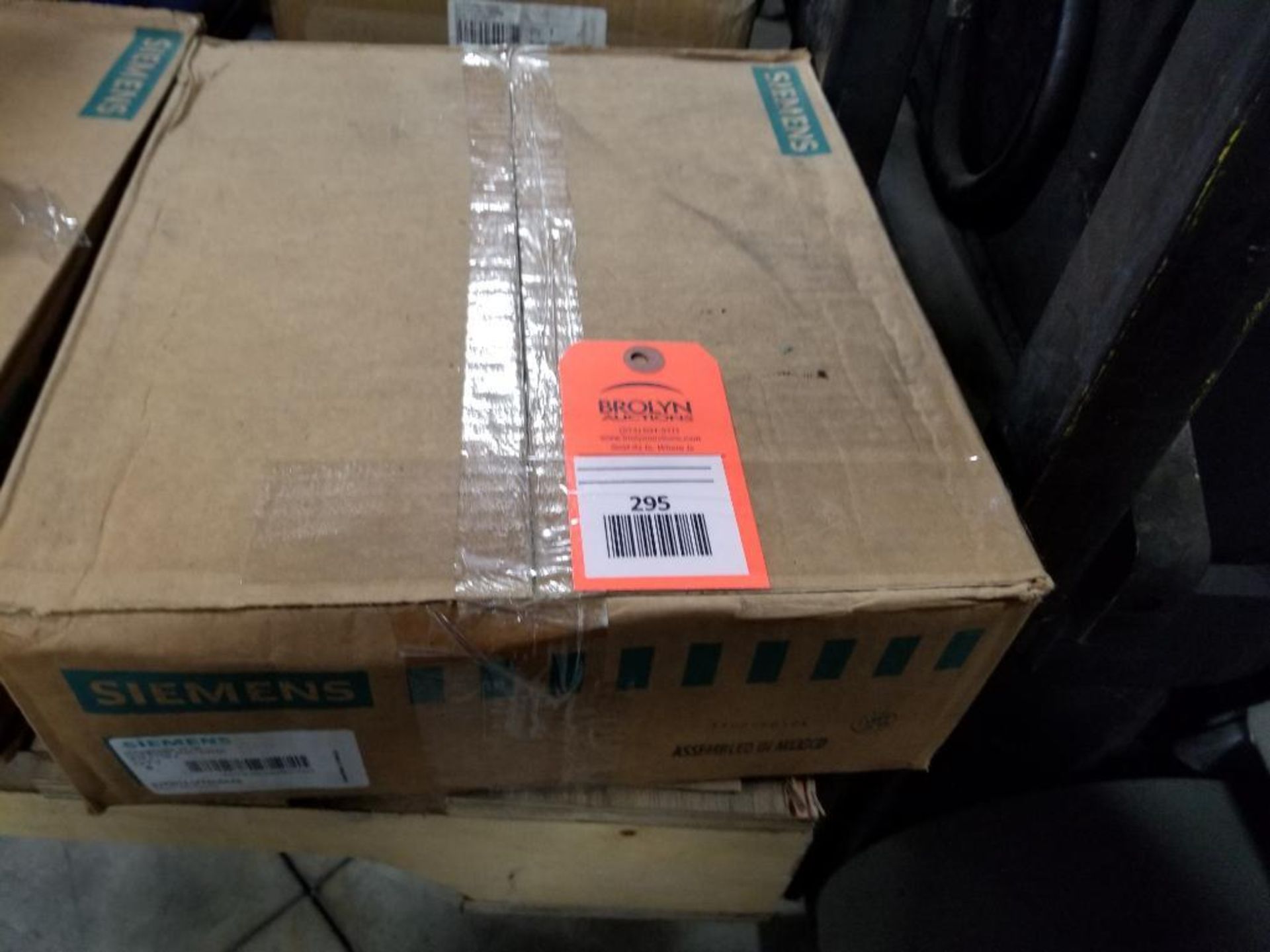 Qty 8 - Siemens 3VF2313-1FT41-0AA0 Circuit breaker. New in box. - Image 4 of 4