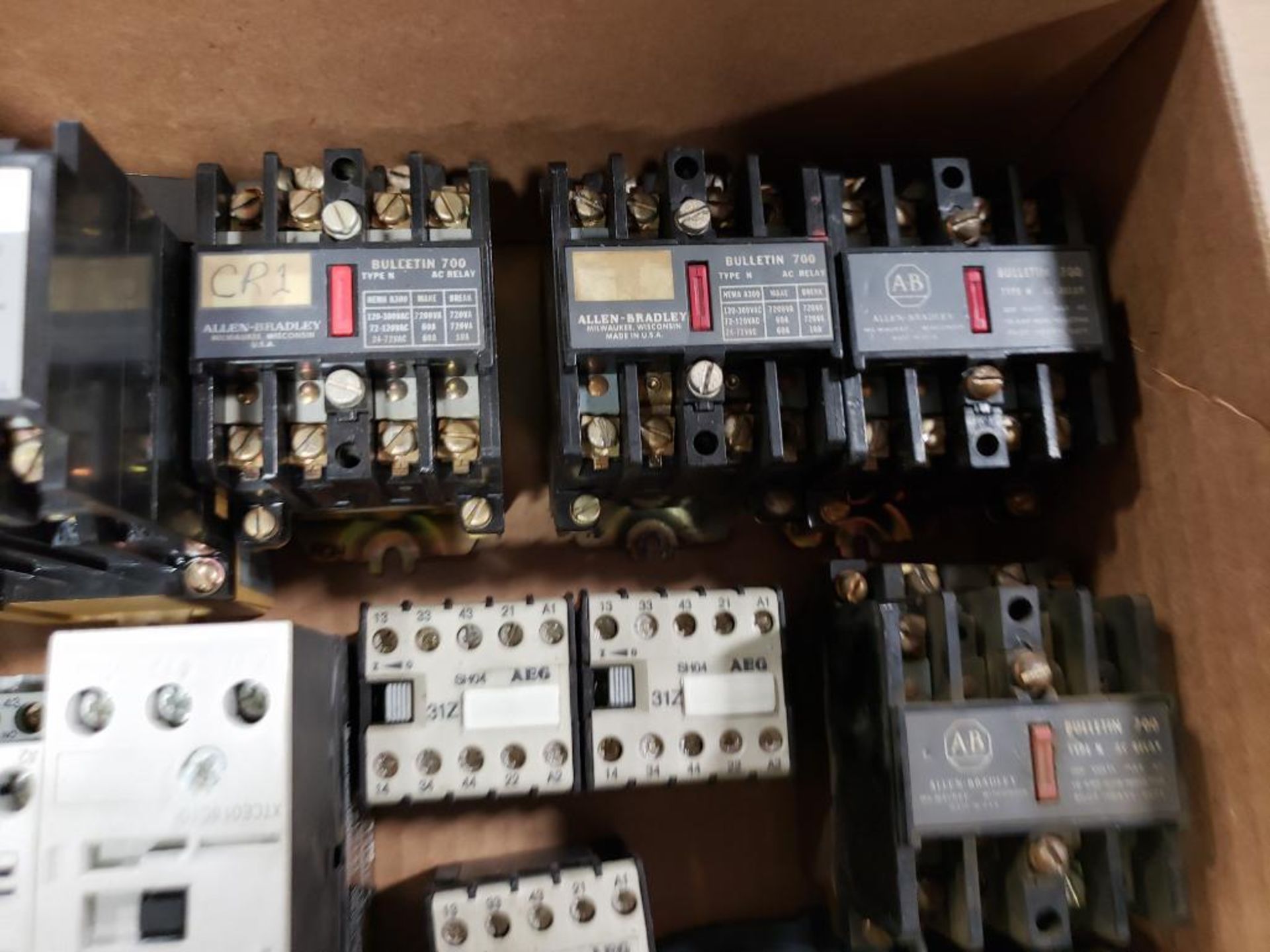 Assorted electrical contactor, motor protector, relay. Siemens, Telemecanique, Allen Bradley. - Image 3 of 9