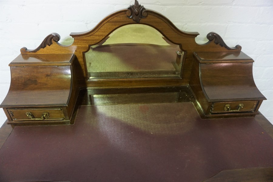 Ladies Mahogany Desk, Having a Mirrored Section, Flanked with a Stationery Compartment, Above Fitted - Image 2 of 8