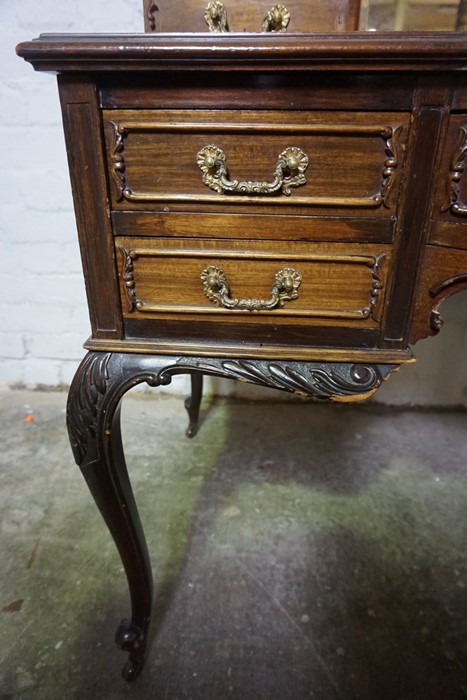 Ladies Mahogany Desk, Having a Mirrored Section, Flanked with a Stationery Compartment, Above Fitted - Image 6 of 8