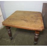 Mahogany Extending Dining Table, circa late 19th / early 20th century, With an Additional Leave,