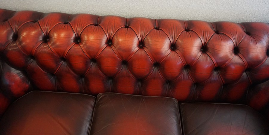 Chesterfield Ox Blood Leather Three Seater Sofa, 66cm high, 189cm wide, 94cm deep - Image 5 of 5