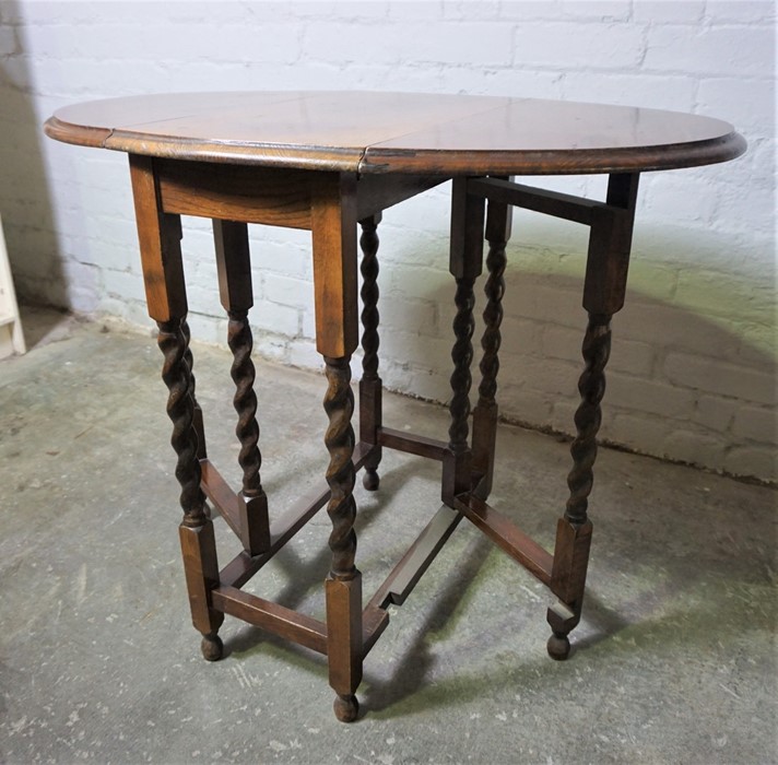 Oak Drop Leaf Table, 72cm high, 61cm wide, 76cm long - Image 8 of 10