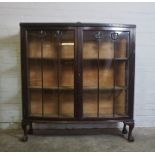 Vintage China / Display Cabinet, 133cm high, 119cm wide, 38cm deep