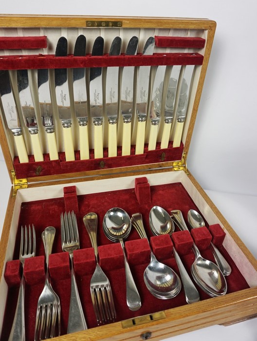 Quantity of Blue Diamond Dinner Wares, With an Oak Case of Cutlery (a lot) - Image 3 of 5