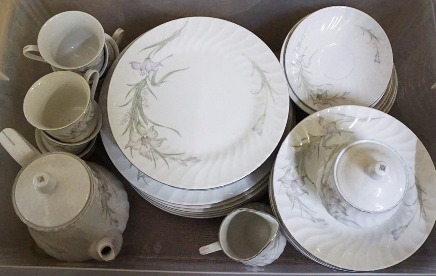 Quantity of Blue Diamond Dinner Wares, With an Oak Case of Cutlery (a lot) - Image 5 of 5