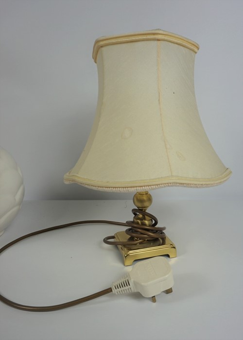 Three Assorted Table Lamps, (3)Condition reportNot tested (sold as seen) - Image 4 of 4