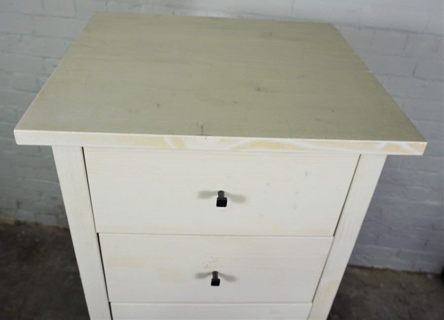Modern Chest of Drawers, 142cm high, 56cm wide, 48cm deep - Image 4 of 4