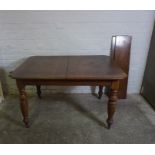 Oak Telescope Dining Table (circa late 19th / early 20th century) With two additional leaves and