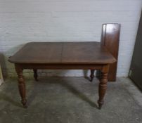 Oak Telescope Dining Table (circa late 19th / early 20th century) With two additional leaves and