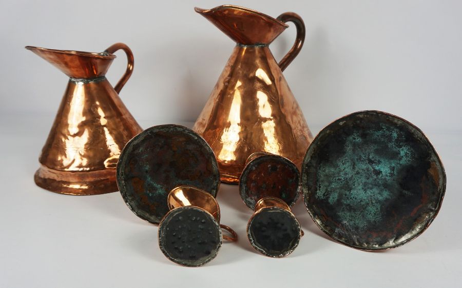 Set of Seven Copper Graduated Measuring Jugs, circa 19th century, Largest one gallon (7)Condition - Image 5 of 5