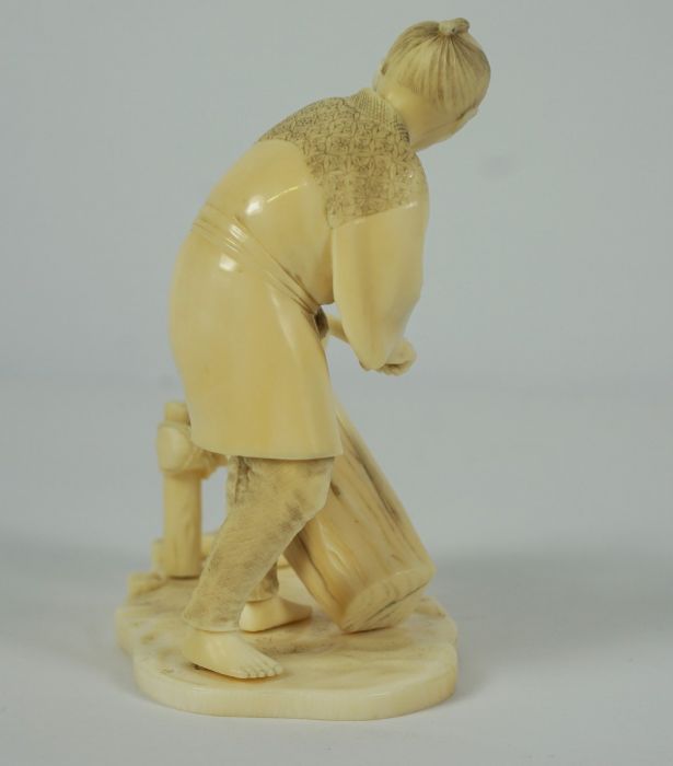 Japanese Ivory Okimono, Meiji Period, Modelled as a Carpenter, Red seal mark to the underside, - Image 5 of 6