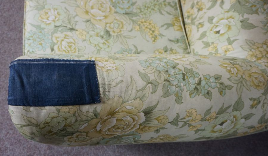 Floral 3 seater Chesterfield sofa with denim patchwork to the right arm. - Image 3 of 3