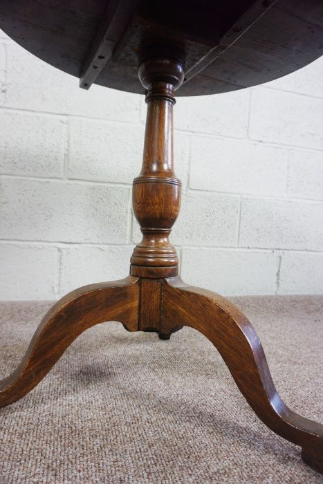 George III Oak Tripod Table, Circular snap top, 69cm high, 65cm wide - Image 3 of 4